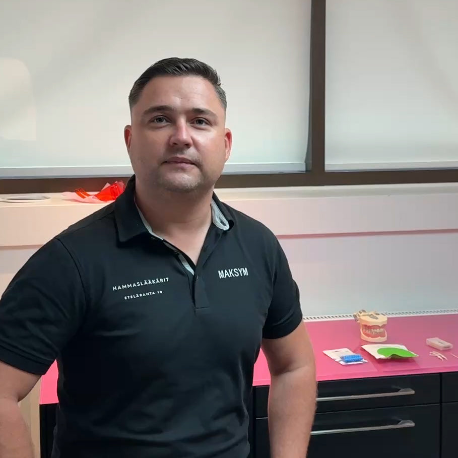 Suuhygienisti Maksym Semenjuk neuvoo hammasvälien hoidosta