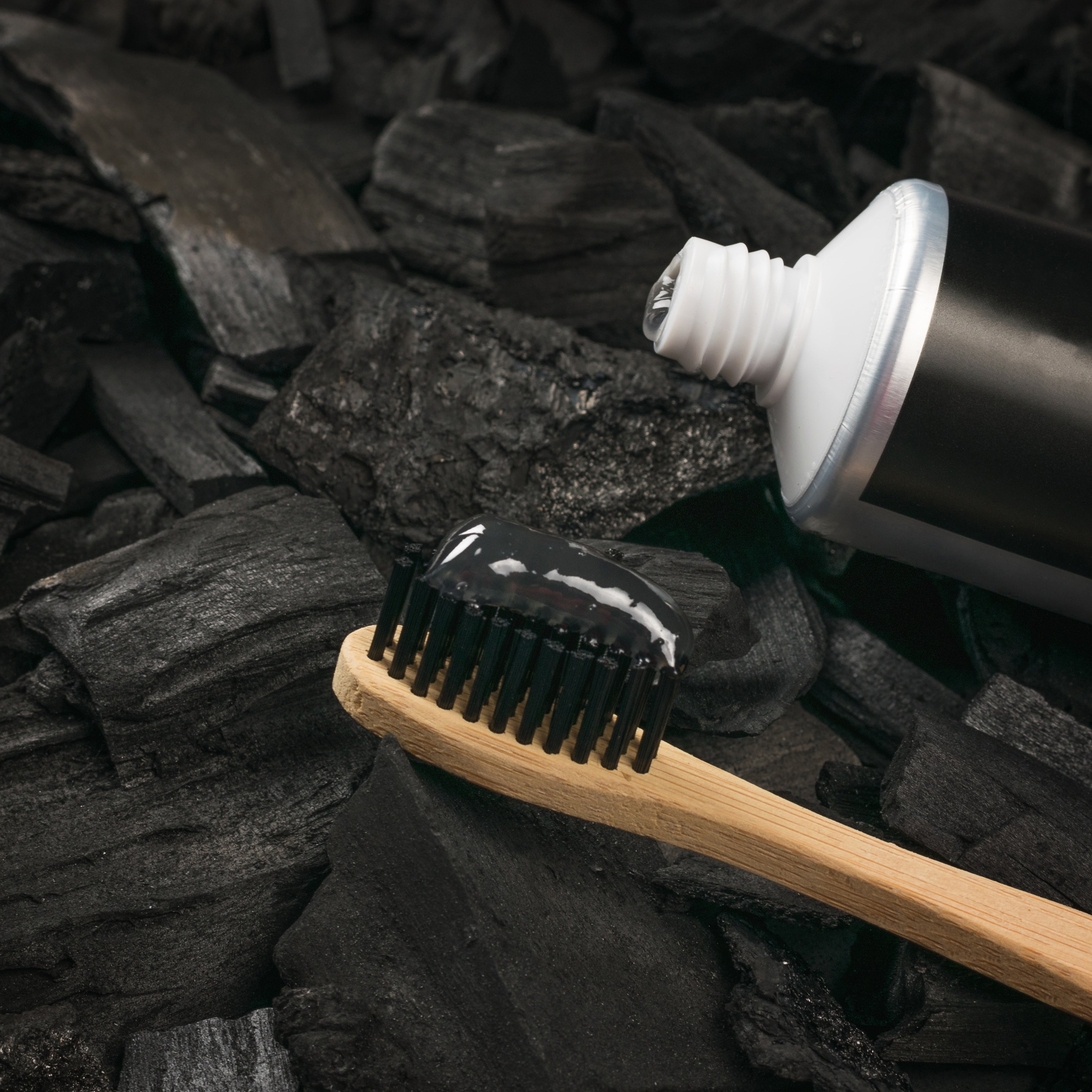 Pikavalkaisu mustalla tahnalla. Totta vai tarua?